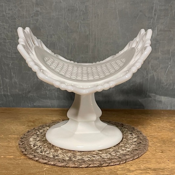 Vintage Milk Glass Banana Fruit Compote, Rare Lattice Edged Pedestal Milk Glass - Picture 4 of 6